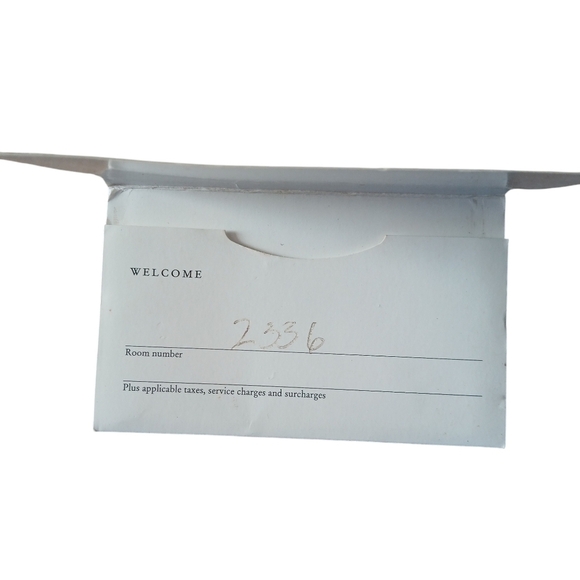 Fairmont Luxury Hotel Chain Key Card w Sleeve Hotel Logo Vacation Memorabilia - Picture 5 of 7